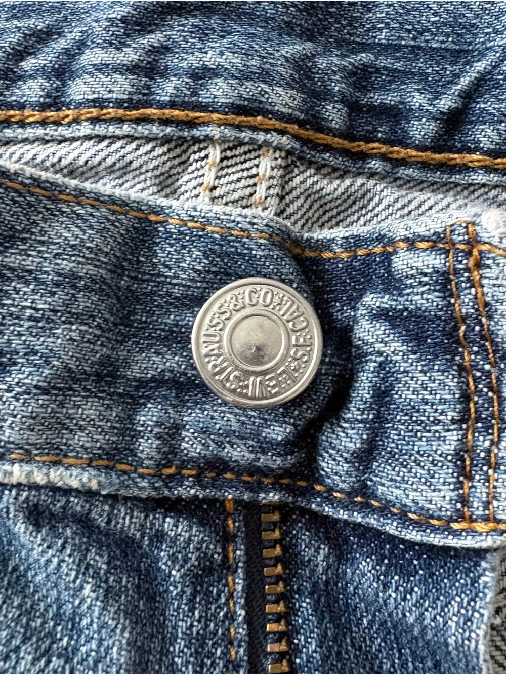 Levi's Medium Blue Denim Jean Shorts 550 relaxed fit